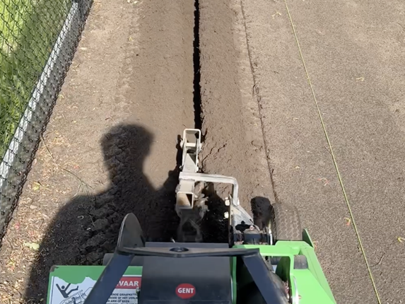 sleuven graven voor beregening grasveld in Eeklo, Zelzate, Ertvelde, Assenede, Bassevelde, Boekhoute, Evergem, Terneuzen, Sas van Gent, Sleidinge, Oosteeklo
