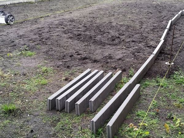 plaatsen boordstenen voor aanleg grasmatten in Eeklo, Zelzate, Ertvelde, Assenede, Bassevelde, Boekhoute, Evergem, Terneuzen, Sas van Gent, Sleidinge, Oosteeklo