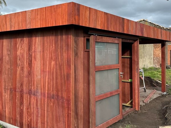 Tuinhuis op maat in padouck in Eeklo, Zelzate, Ertvelde, Assenede, Bassevelde, Boekhoute, Evergem, Terneuzen, Sas van Gent, Sleidinge, Oosteeklo